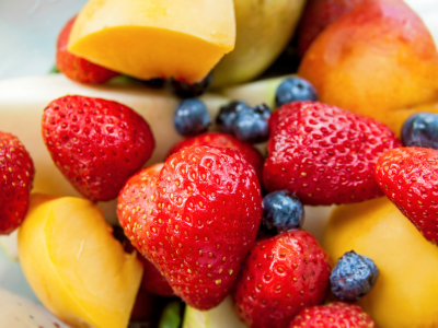 Sparkling mixed fruits medley 🍏🍇🍓